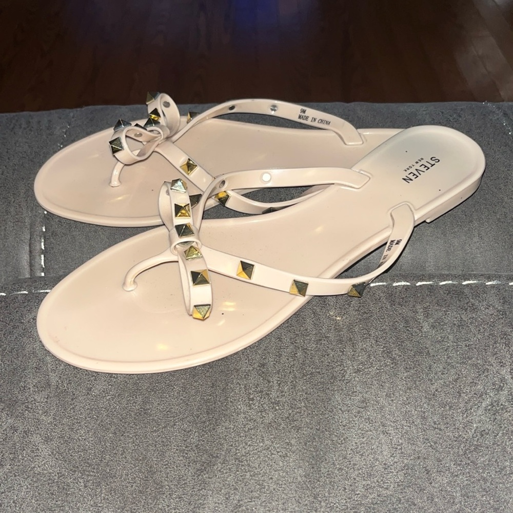 🩴STEVEN NEW YORK STUDDED JELLY CREAM FLIP FLOP SIZE 9 🩴